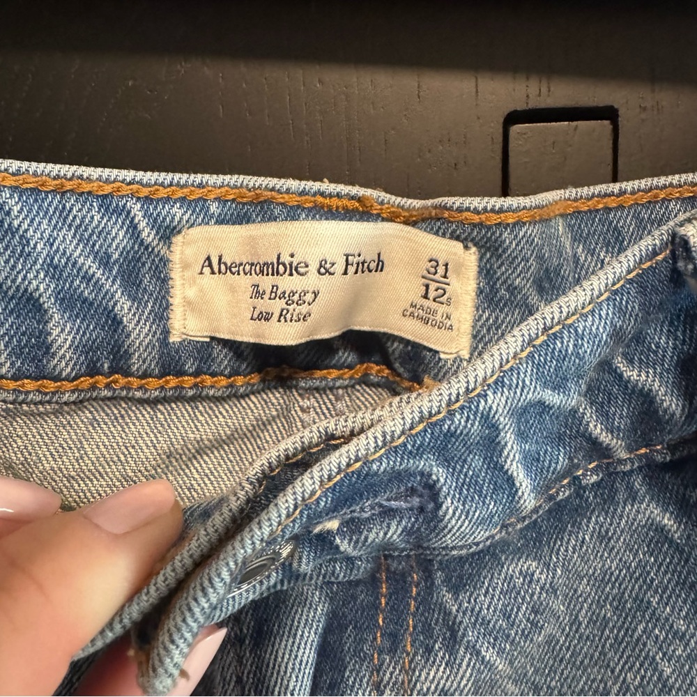 Abercrombie & Fitch Light Blue Distressed Women Jeans - Picture 8 of 10